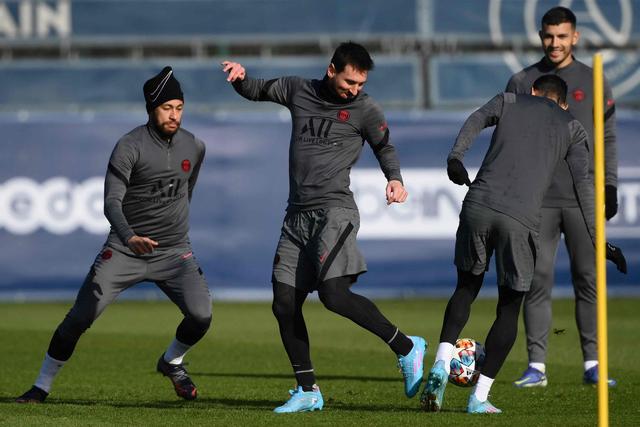 中国三人男篮不敌卫冕冠军 张宁6分4篮板