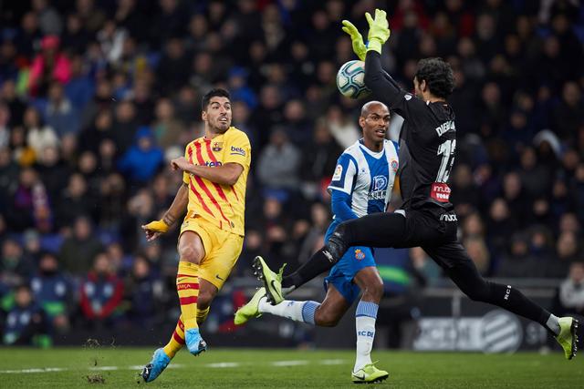 巴神时隔1701天重返意甲 球迷想要球衣巴神脱球裤