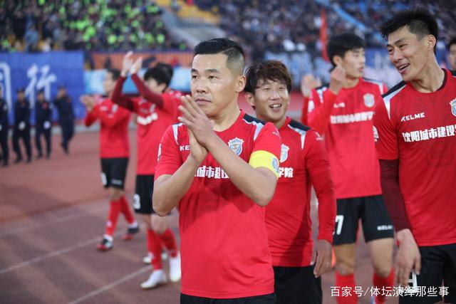 巴神时隔1701天重返意甲 球迷想要球衣巴神脱球裤